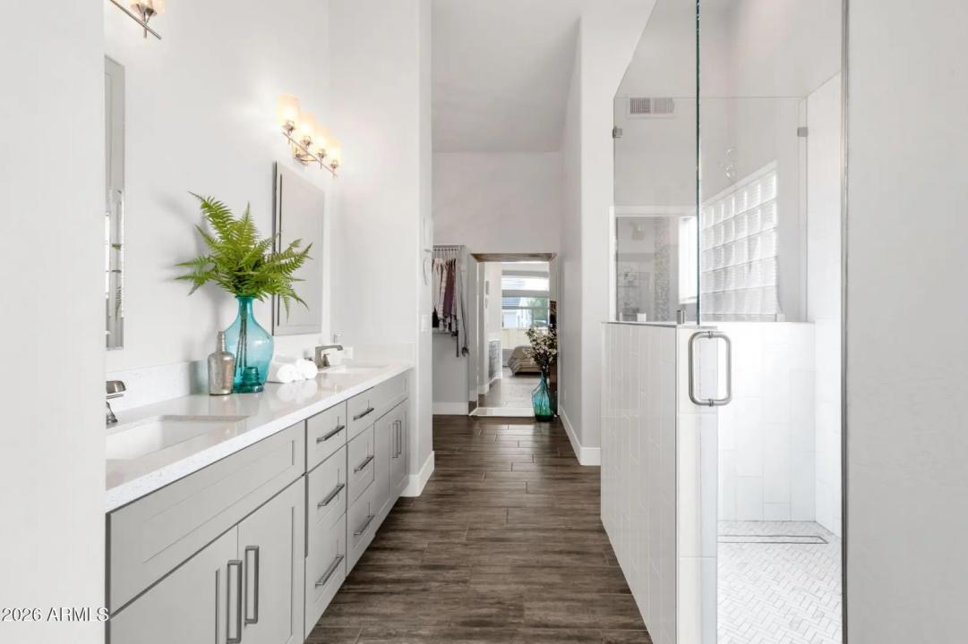 Real Estate Picture 42