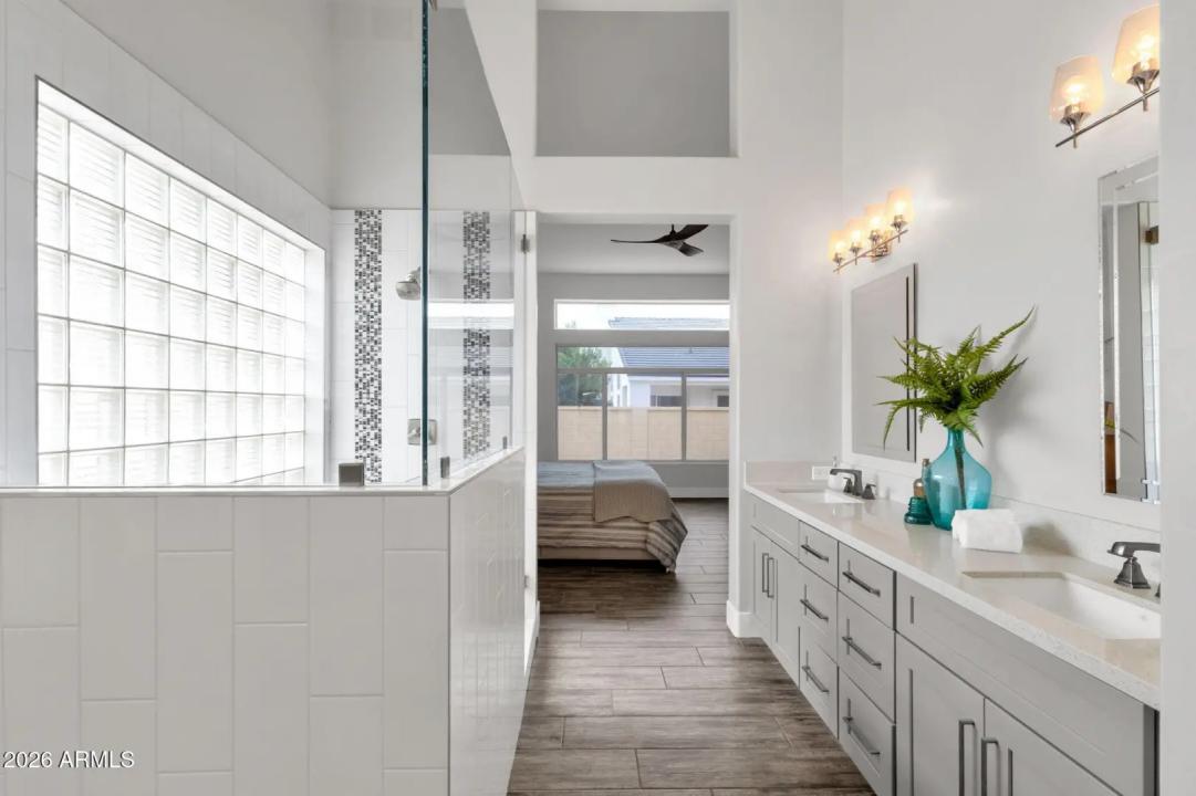 Real Estate Picture 12