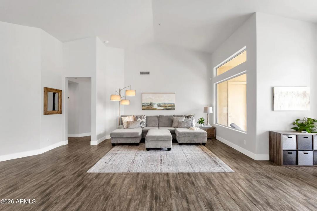 Real Estate Picture 18