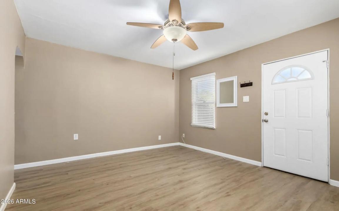 Real Estate Picture 11