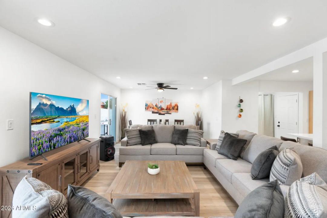 Real Estate Picture 5