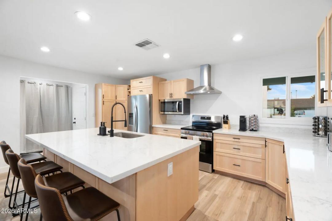 Real Estate Picture 14