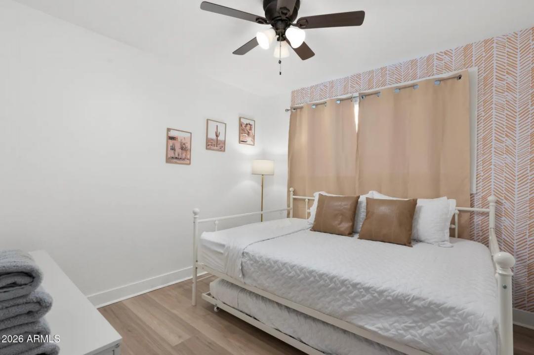 Real Estate Picture 24