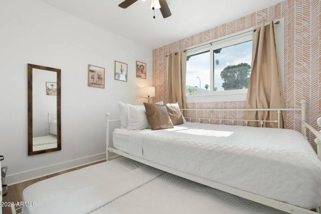 Real Estate Picture 32