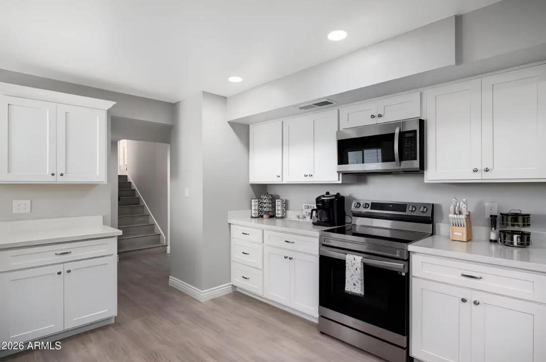 Real Estate Picture 30