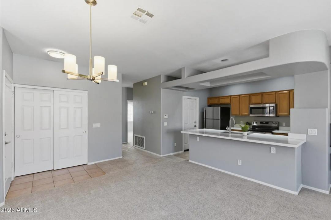 Real Estate Picture 4