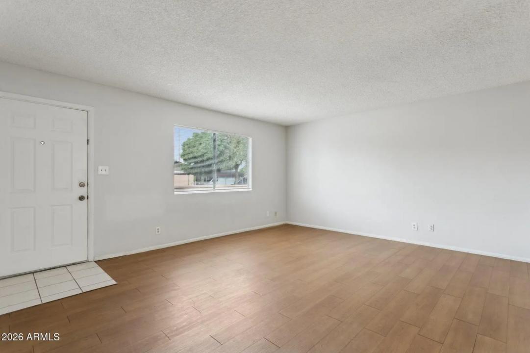 Real Estate Picture 7