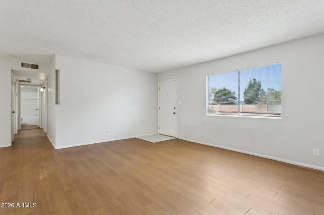 Real Estate Picture 8