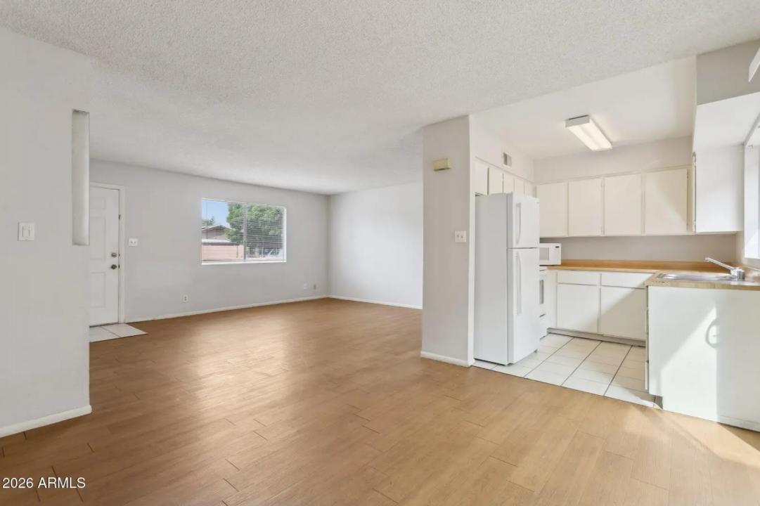 Real Estate Picture 11