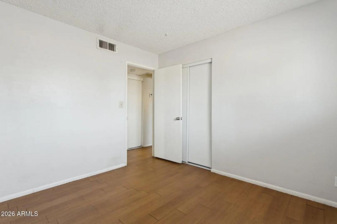 Real Estate Picture 17