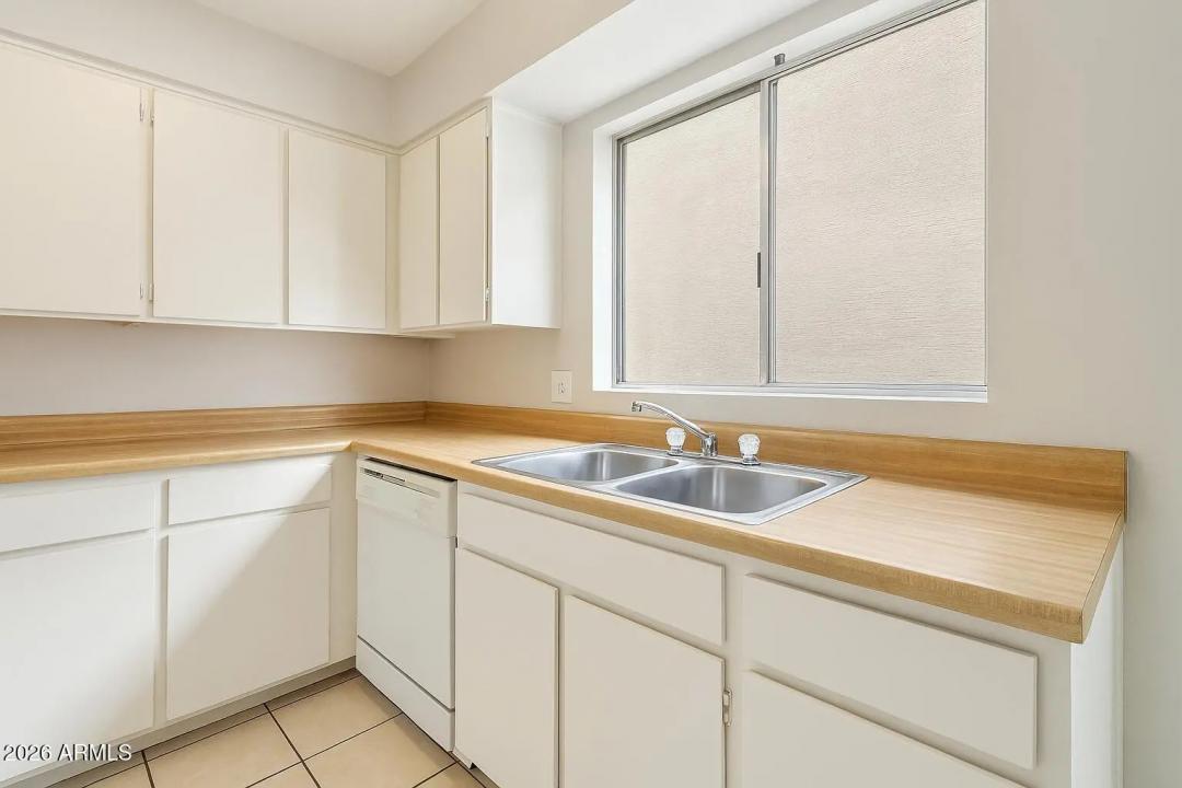 Real Estate Picture 12