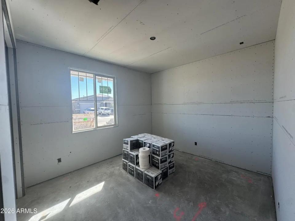 Real Estate Picture 4