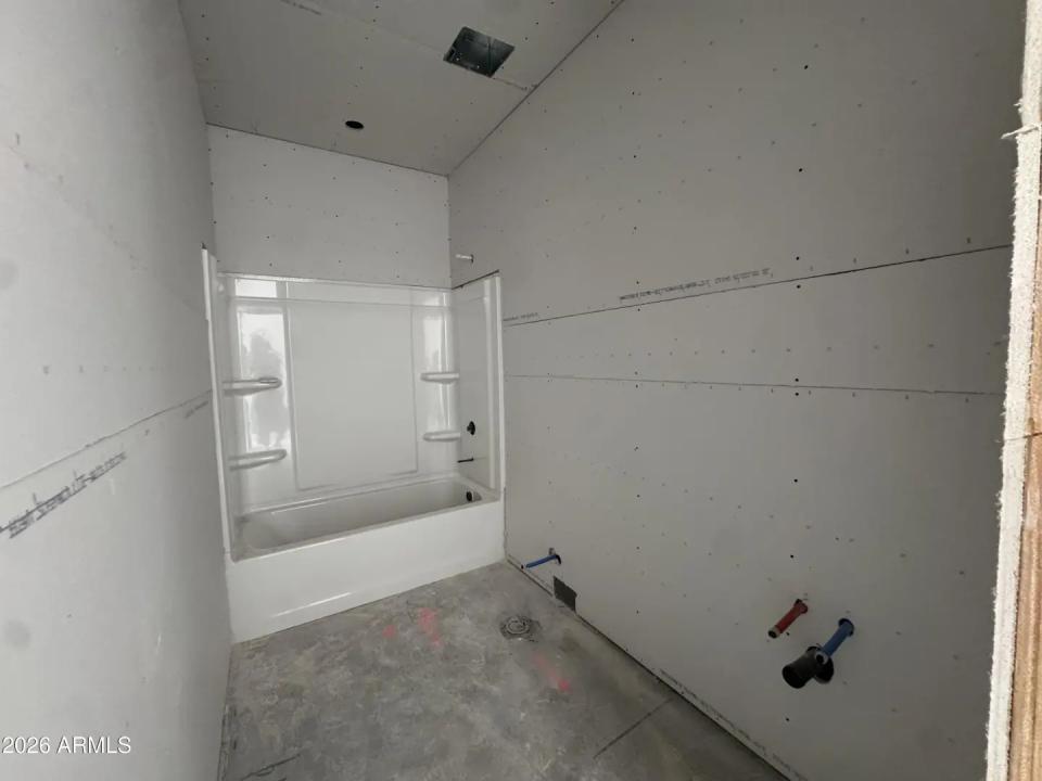 Real Estate Picture 5