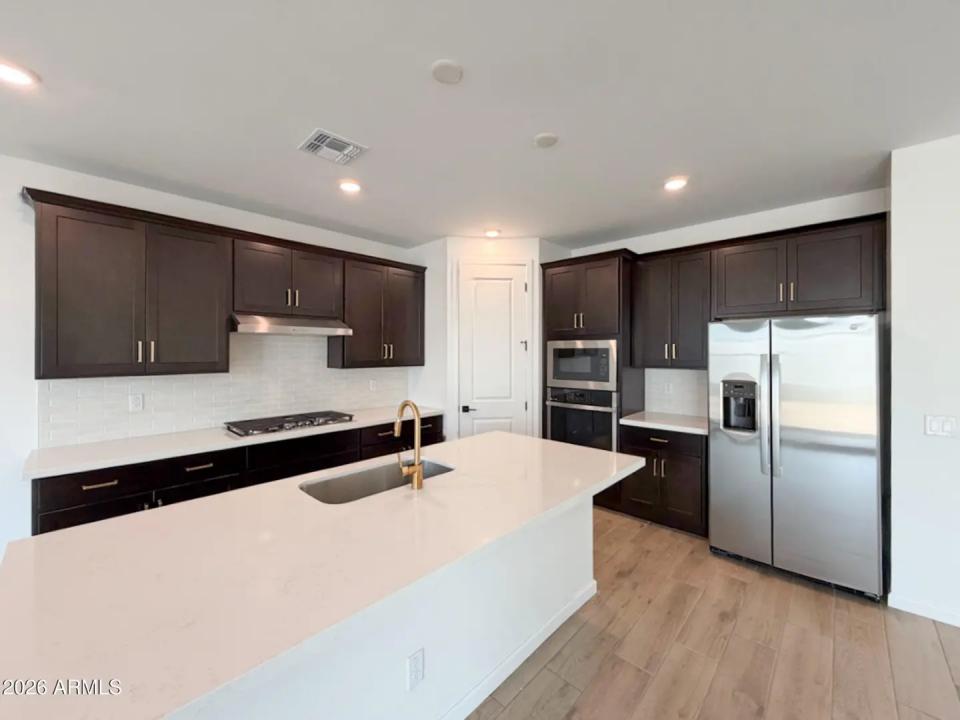 Real Estate Picture 3