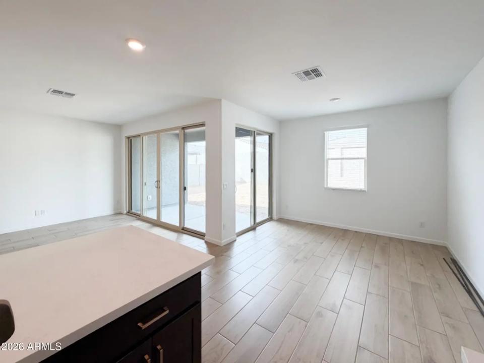 Real Estate Picture 7