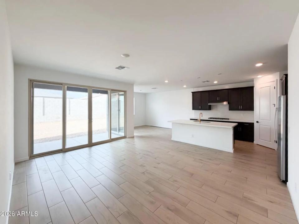 Real Estate Picture 8