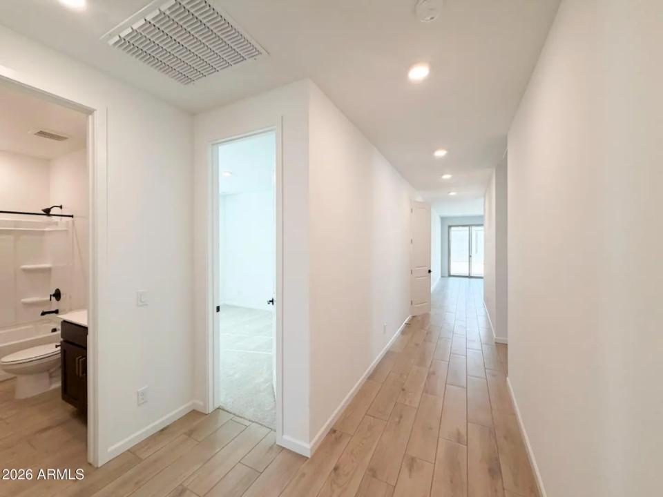 Real Estate Picture 14