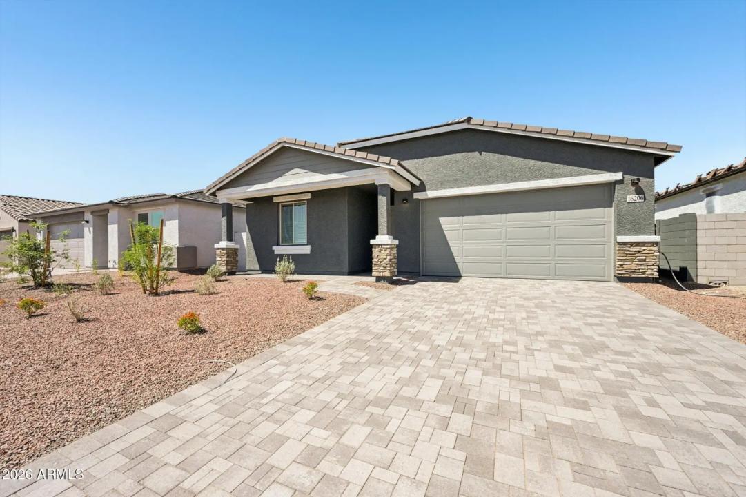 Real Estate Picture 3