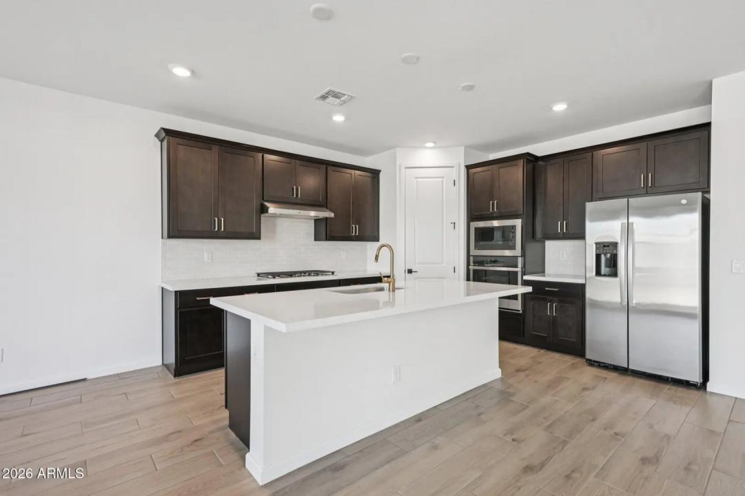 Real Estate Picture 5
