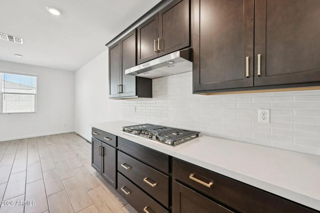 Real Estate Picture 7