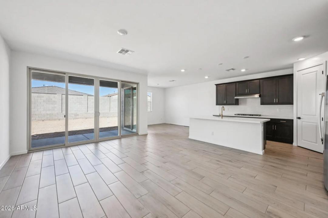 Real Estate Picture 8