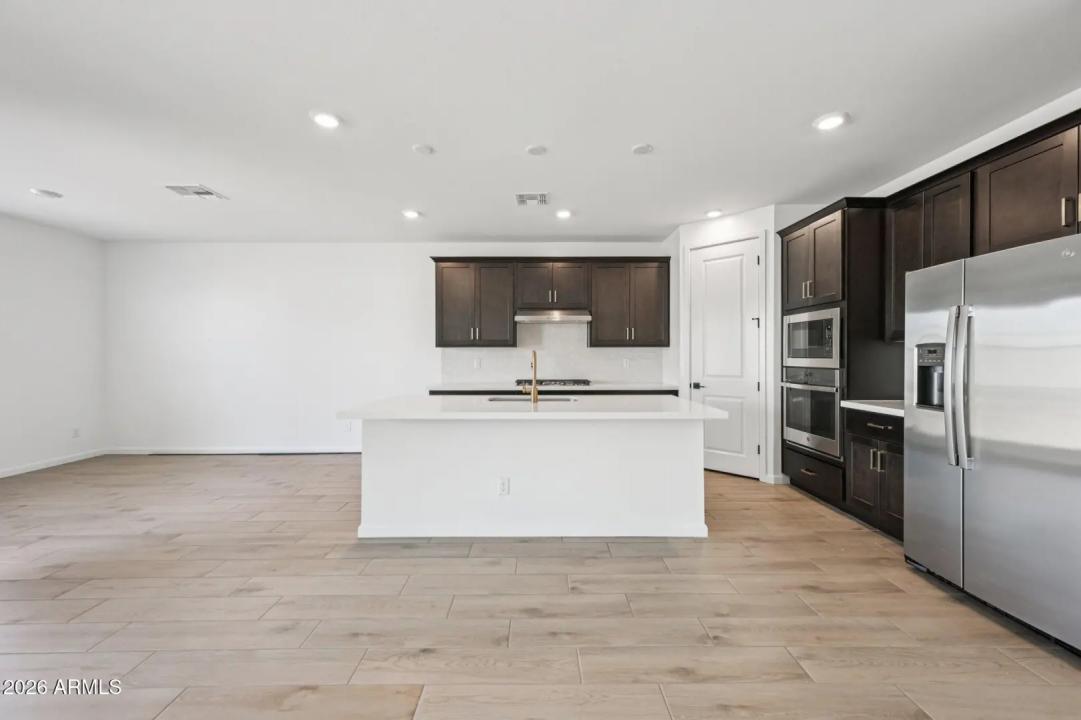 Real Estate Picture 9