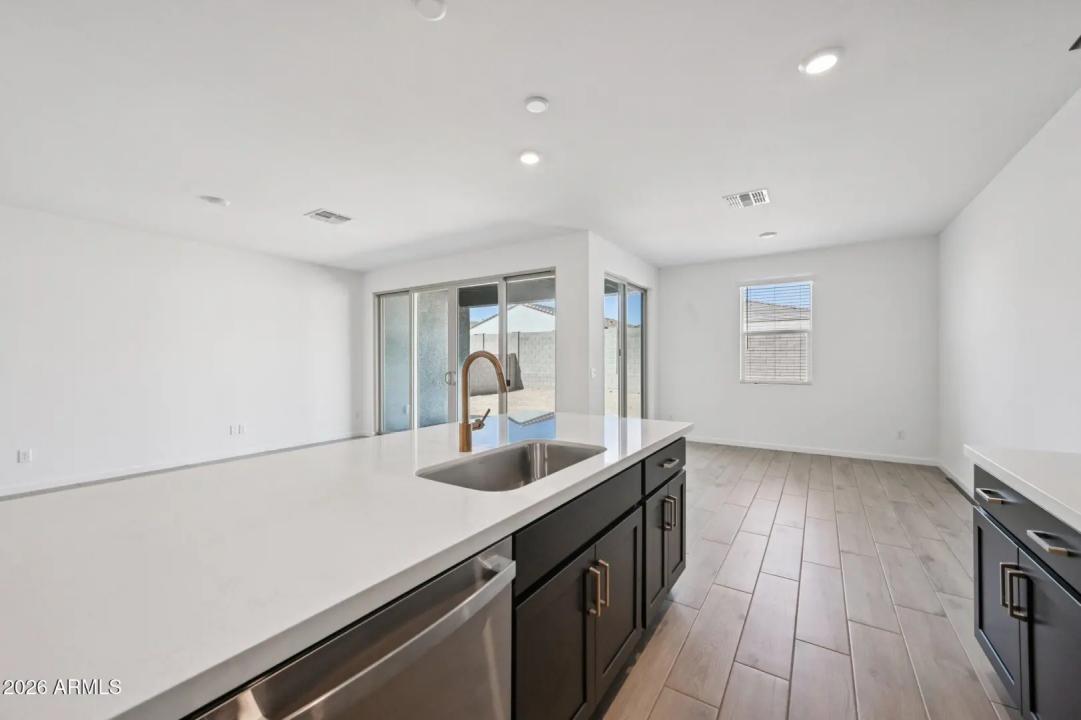 Real Estate Picture 11