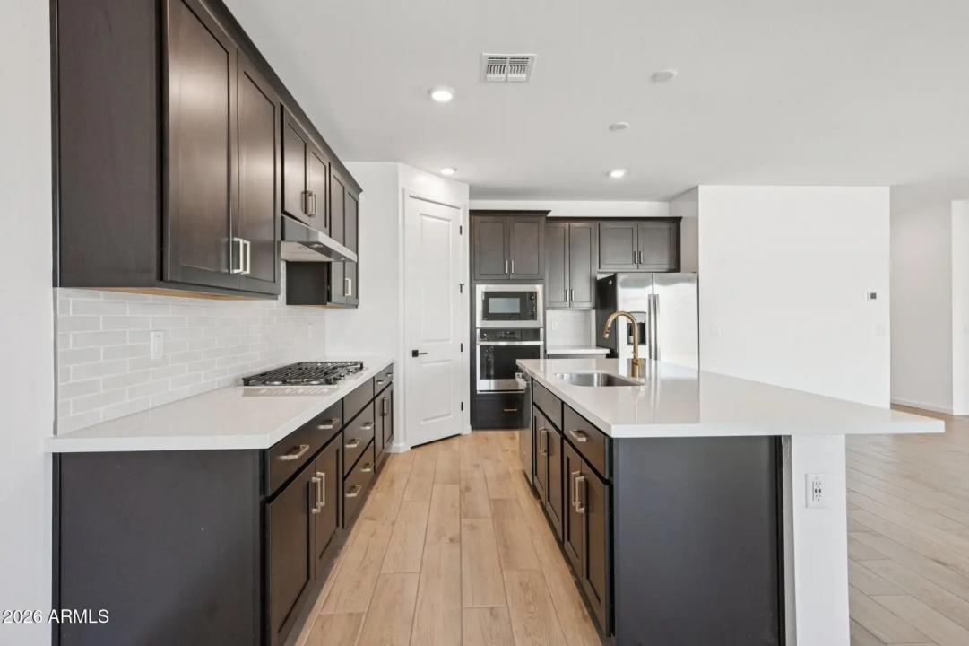 Real Estate Picture 12