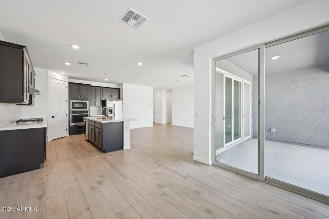 Real Estate Picture 14