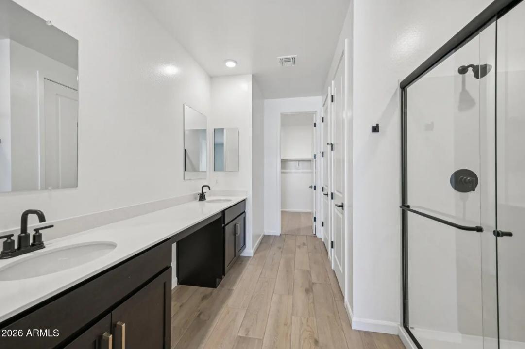 Real Estate Picture 16