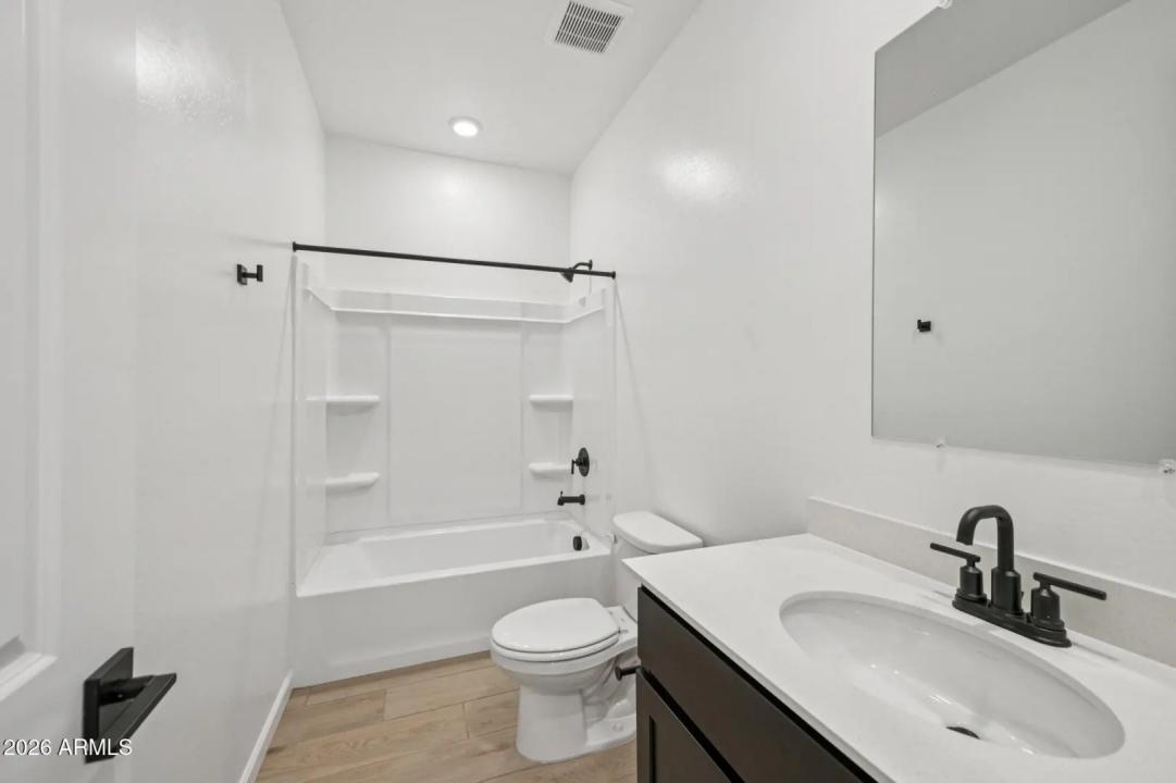 Real Estate Picture 21