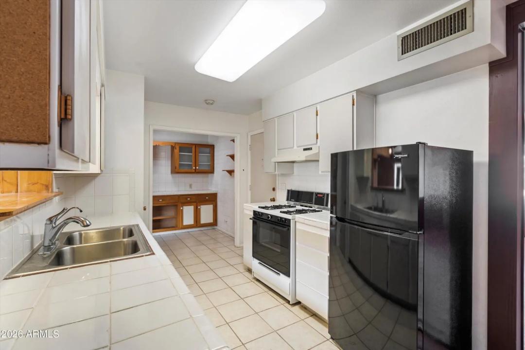 Real Estate Picture 8