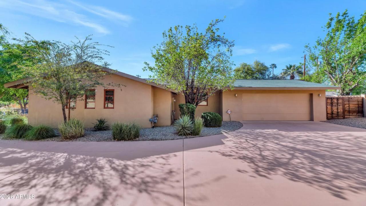 Real Estate Picture 3