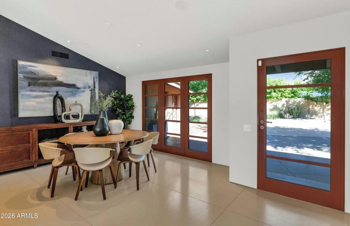 Real Estate Picture 4