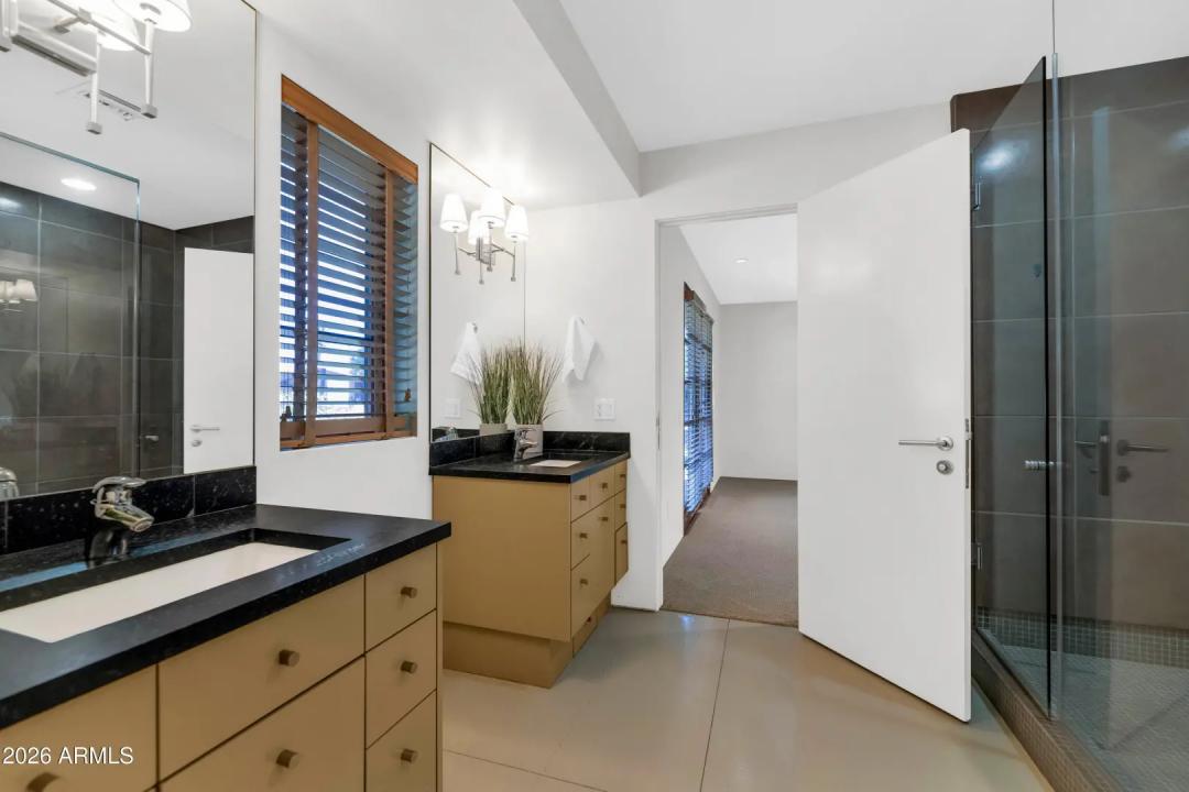 Real Estate Picture 25