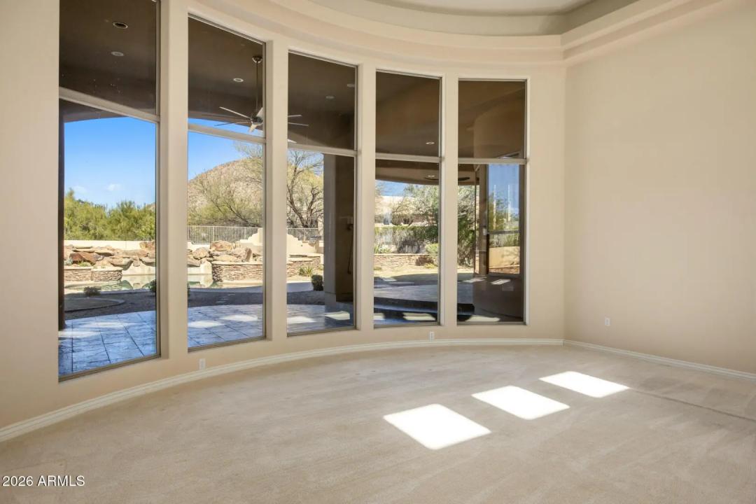 Real Estate Picture 4