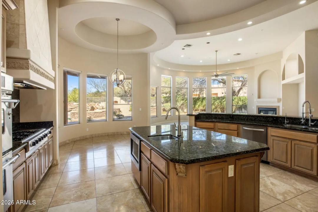 Real Estate Picture 5