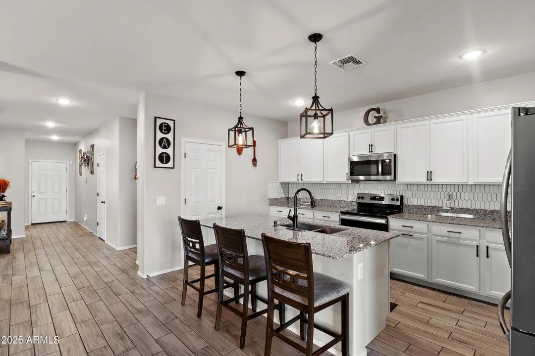 Real Estate Picture 5