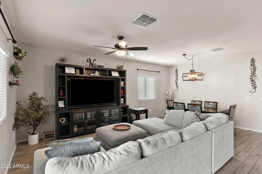 Real Estate Picture 8