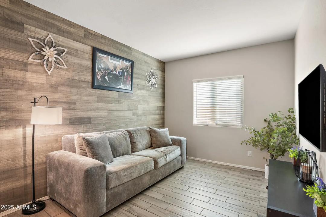 Real Estate Picture 11