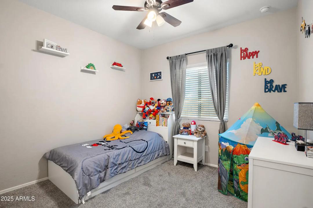 Real Estate Picture 19