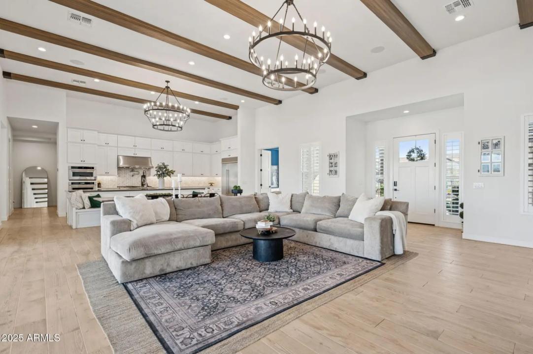 Real Estate Picture 4