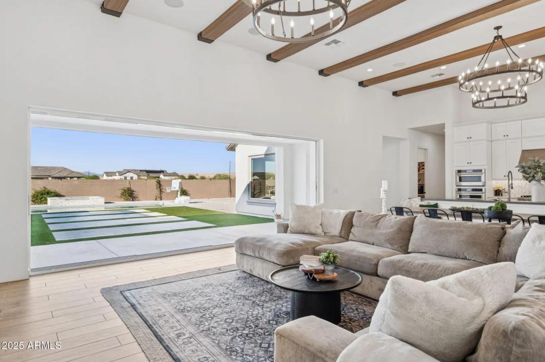 Real Estate Picture 7