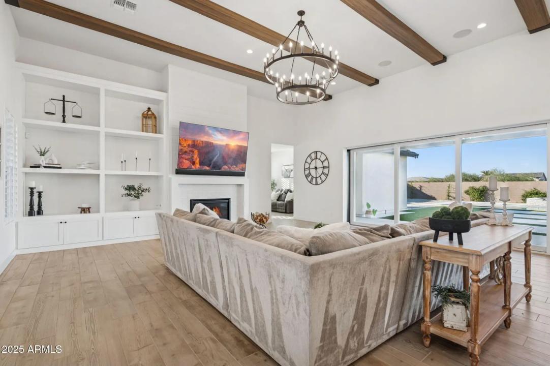 Real Estate Picture 8