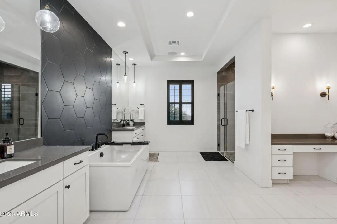 Real Estate Picture 17