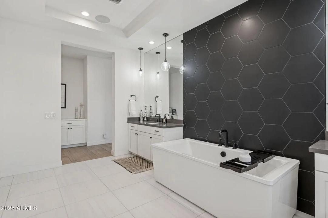 Real Estate Picture 18