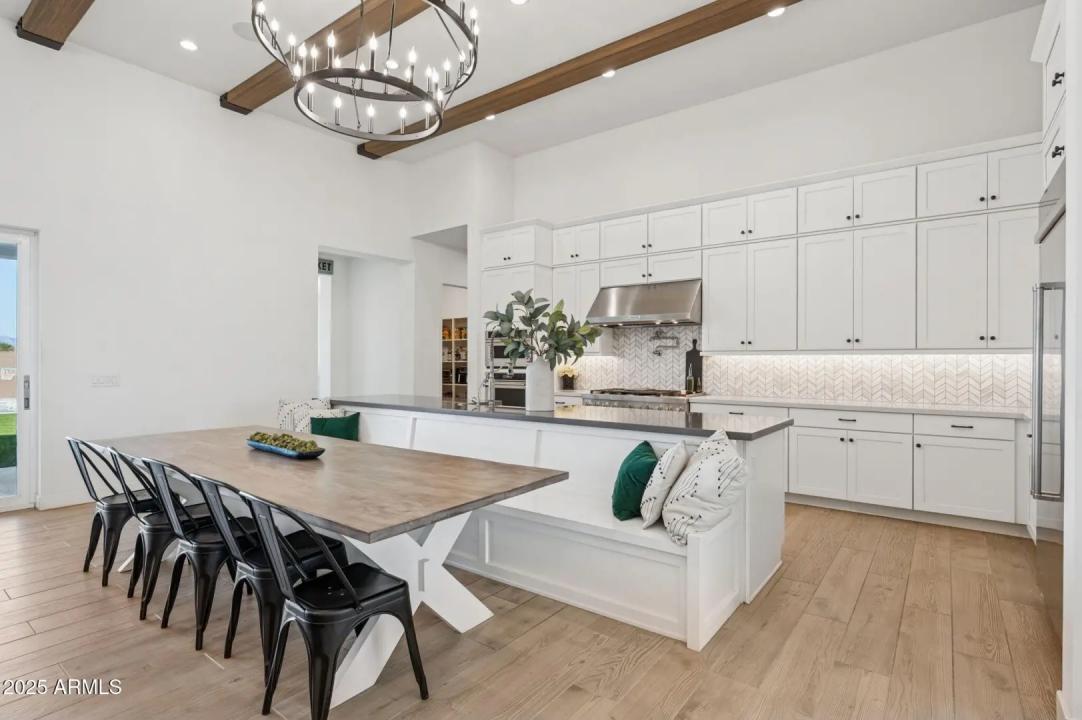 Real Estate Picture 10