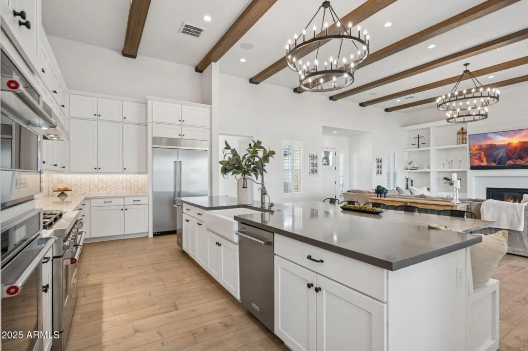 Real Estate Picture 11