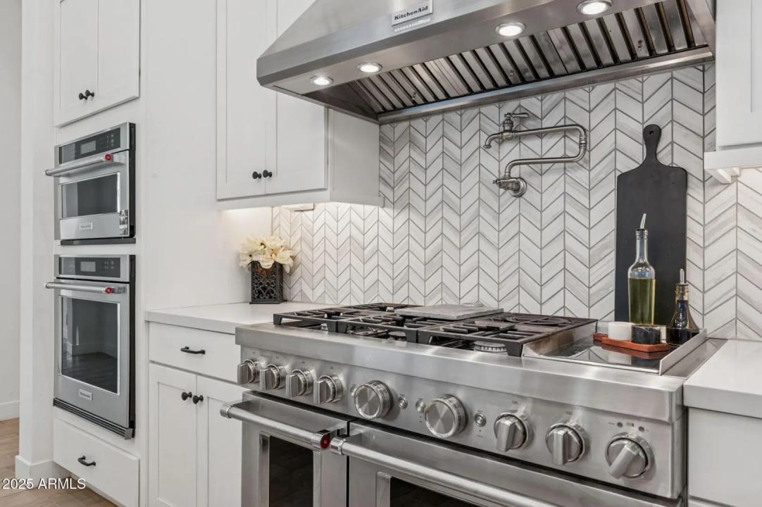 Real Estate Picture 14