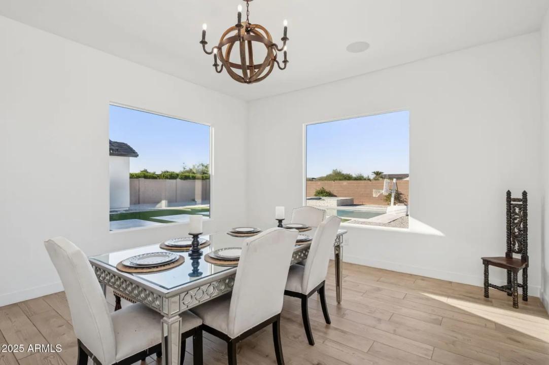 Real Estate Picture 12